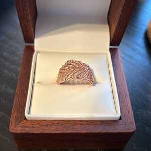 Pandora light as a feather ring